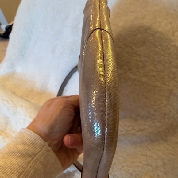 Coach Peyton Metallic large clutch/wristlet with hangtag. 8.25x5.5 EUC - Picture 9 of 10